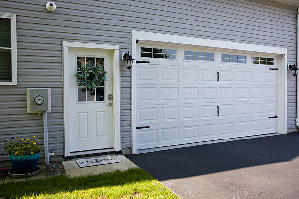 24/7 Emergency Garage Door Panel Replacement experts in Green Park, MO